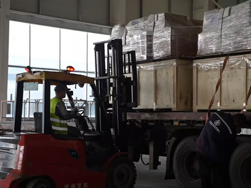 �ɹ���܇KD�M���׺�Խ�ϣ������(zh��n)���~�����P(gu��n)�IһС����