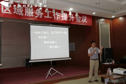 現(xiàn)場培訓(xùn)對服務(wù)政策進(jìn)行解讀.jpg